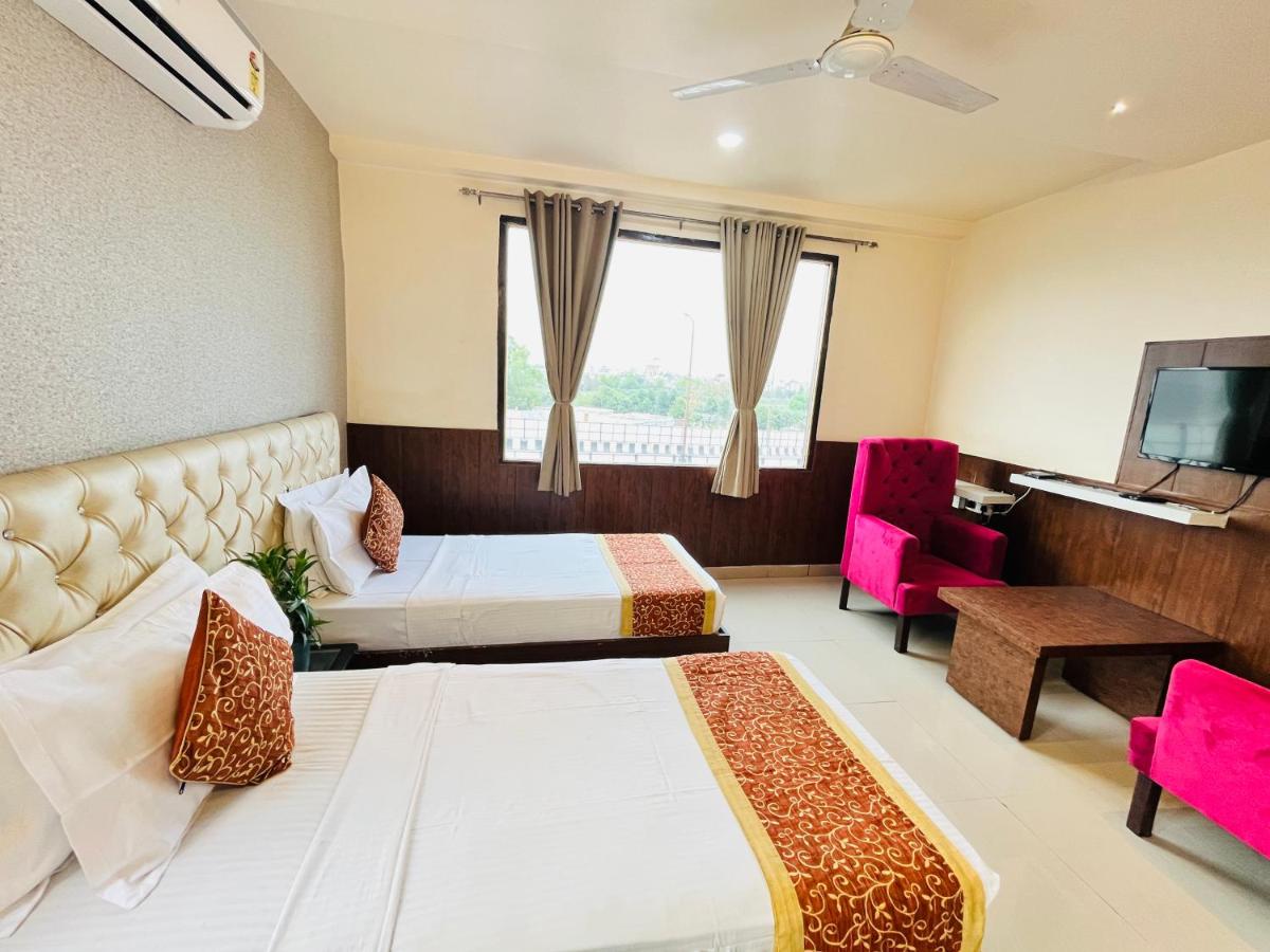 Hotel The Leaf - Gomti Nagar Lucknow - Housity