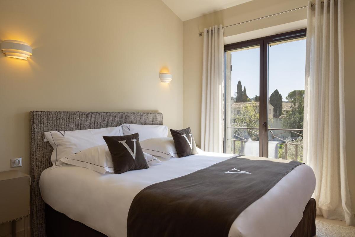 Un ou plusieurs lits dans un hébergement de l'établissement Le Vallon de Valrugues Hotel Spa & Villas