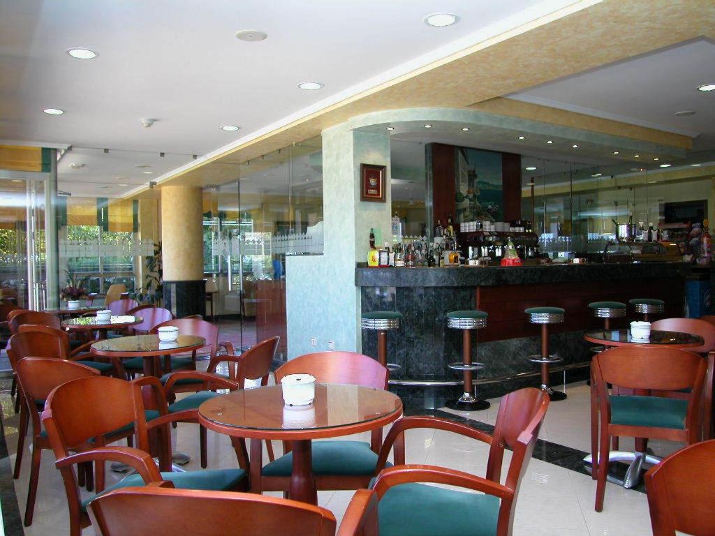 Hotel Piñeiro 2 Estrellas Superior - Housity