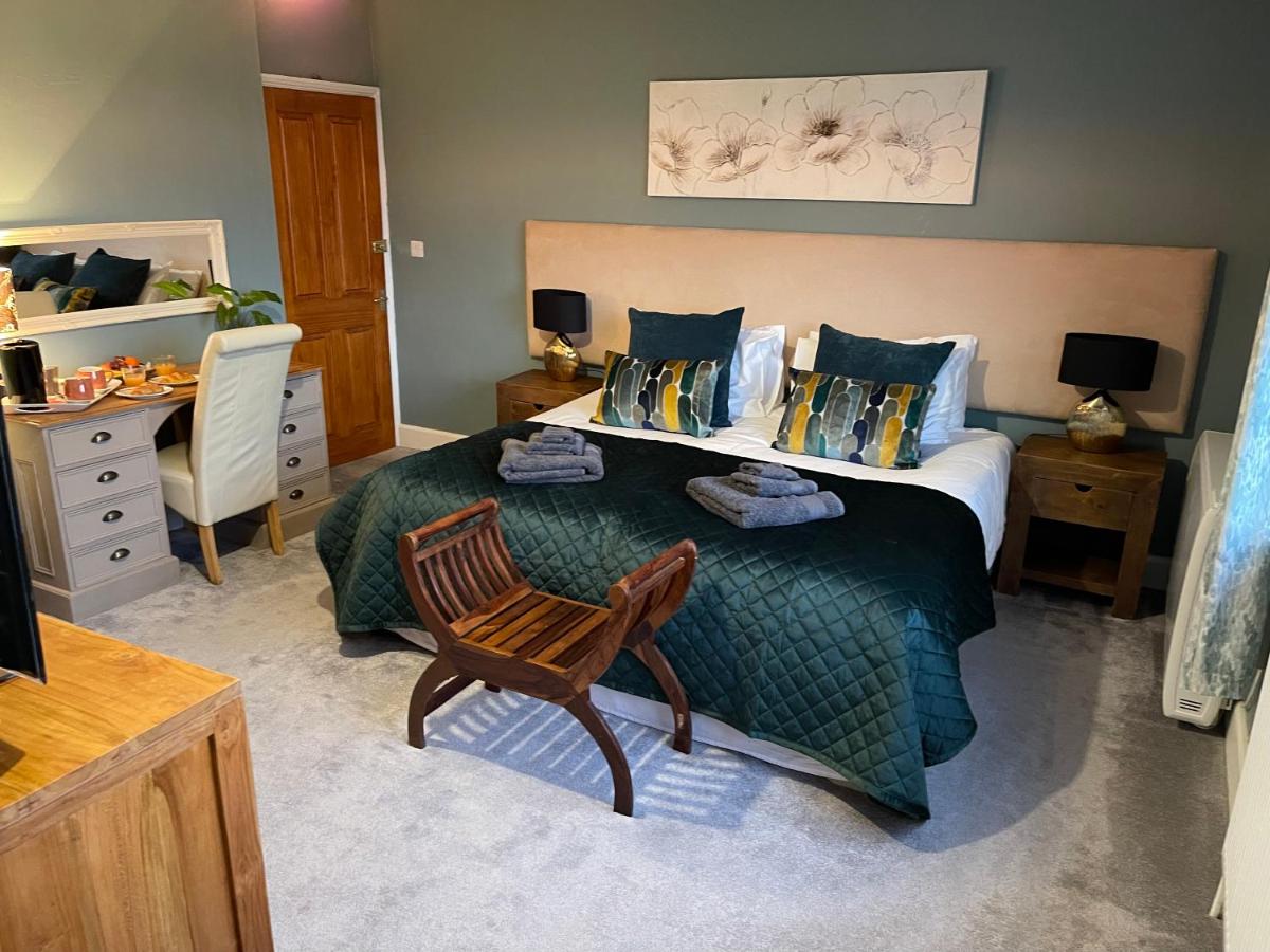 New Wiggle Farmhouse - Housity