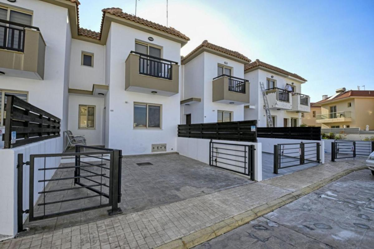 Polyxenia Holiday House - Housity