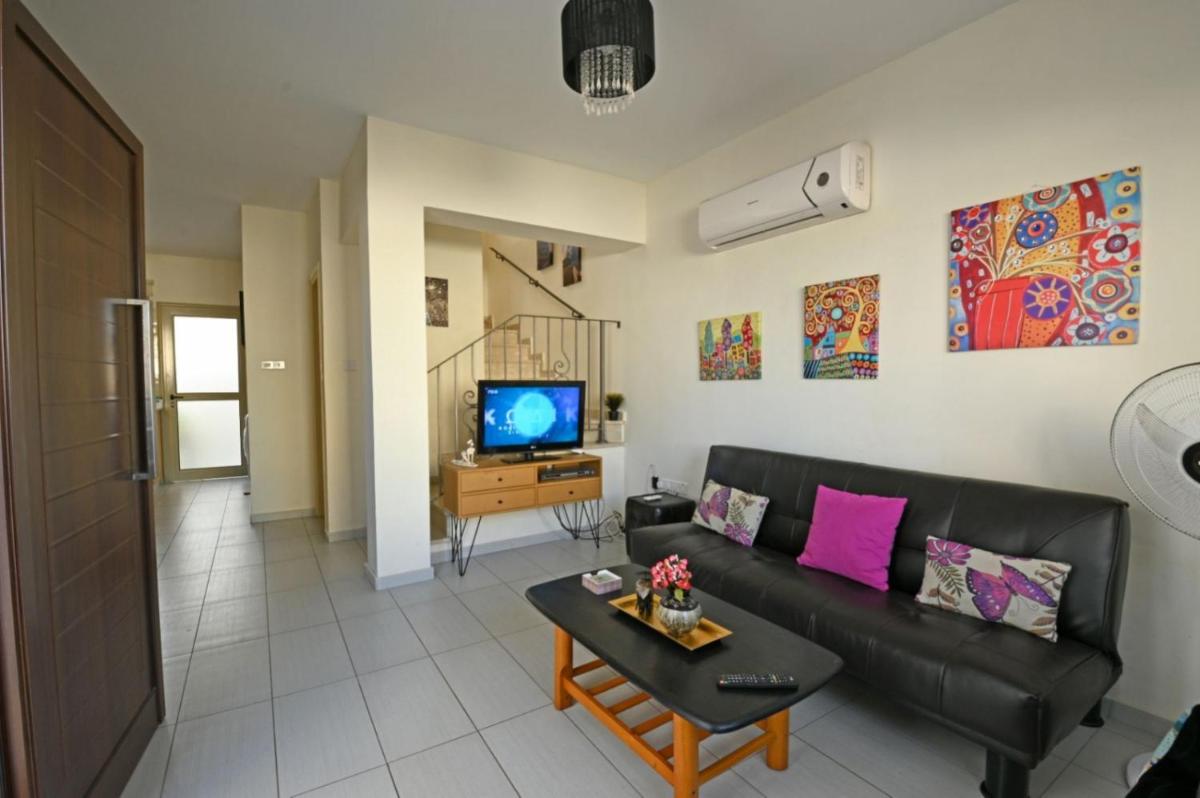 Polyxenia Holiday House - Housity