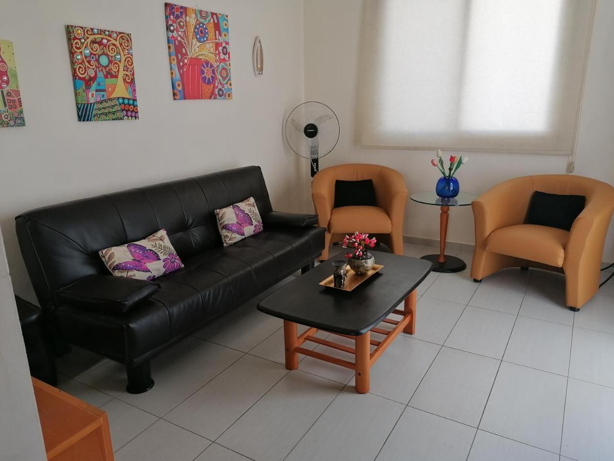 Polyxenia Holiday House - Housity