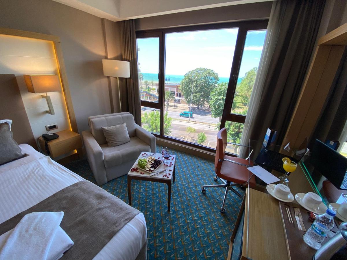 Blue Sea Hotel - Housity