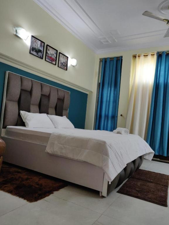 OYO The Rock Residency Near Pvr Ansal Plaza Greater Noida - Housity