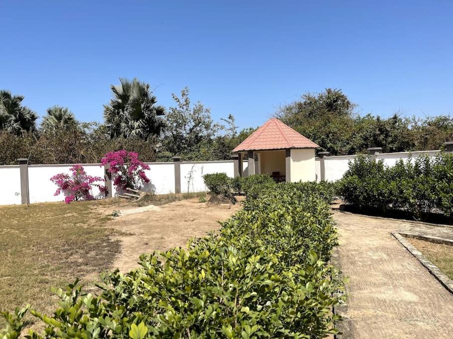 Rosa Parks Villa - Sanyang The Gambia - Housity
