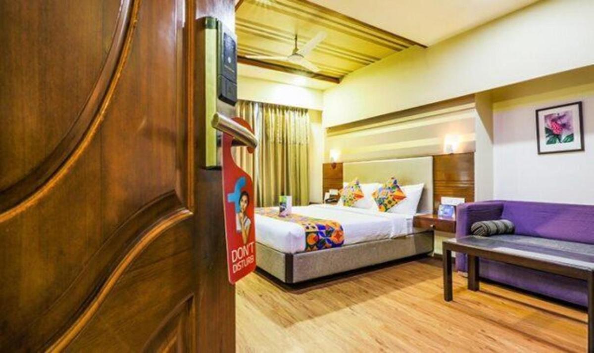 Oyo 10218 Berrys Bangalore - Housity