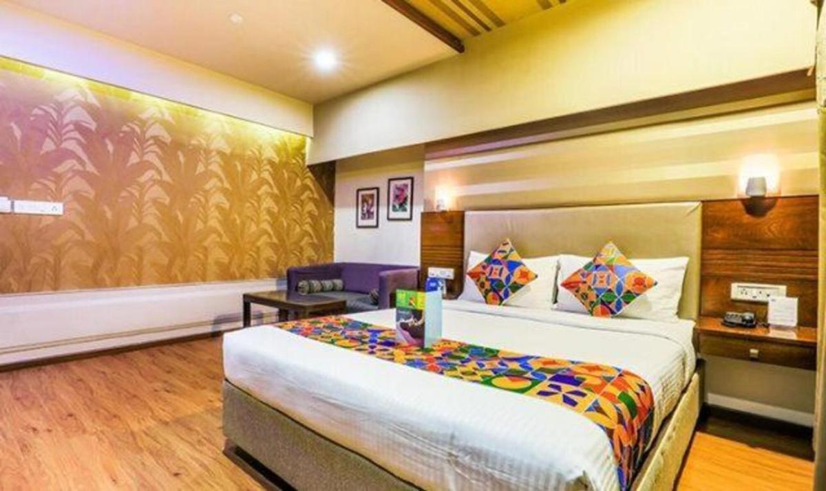 Oyo 10218 Berrys Bangalore - Housity