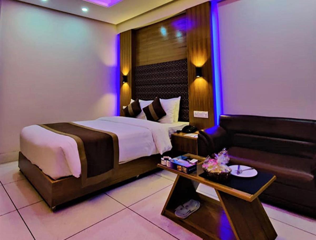 Asia Pacific Hotel - Housity
