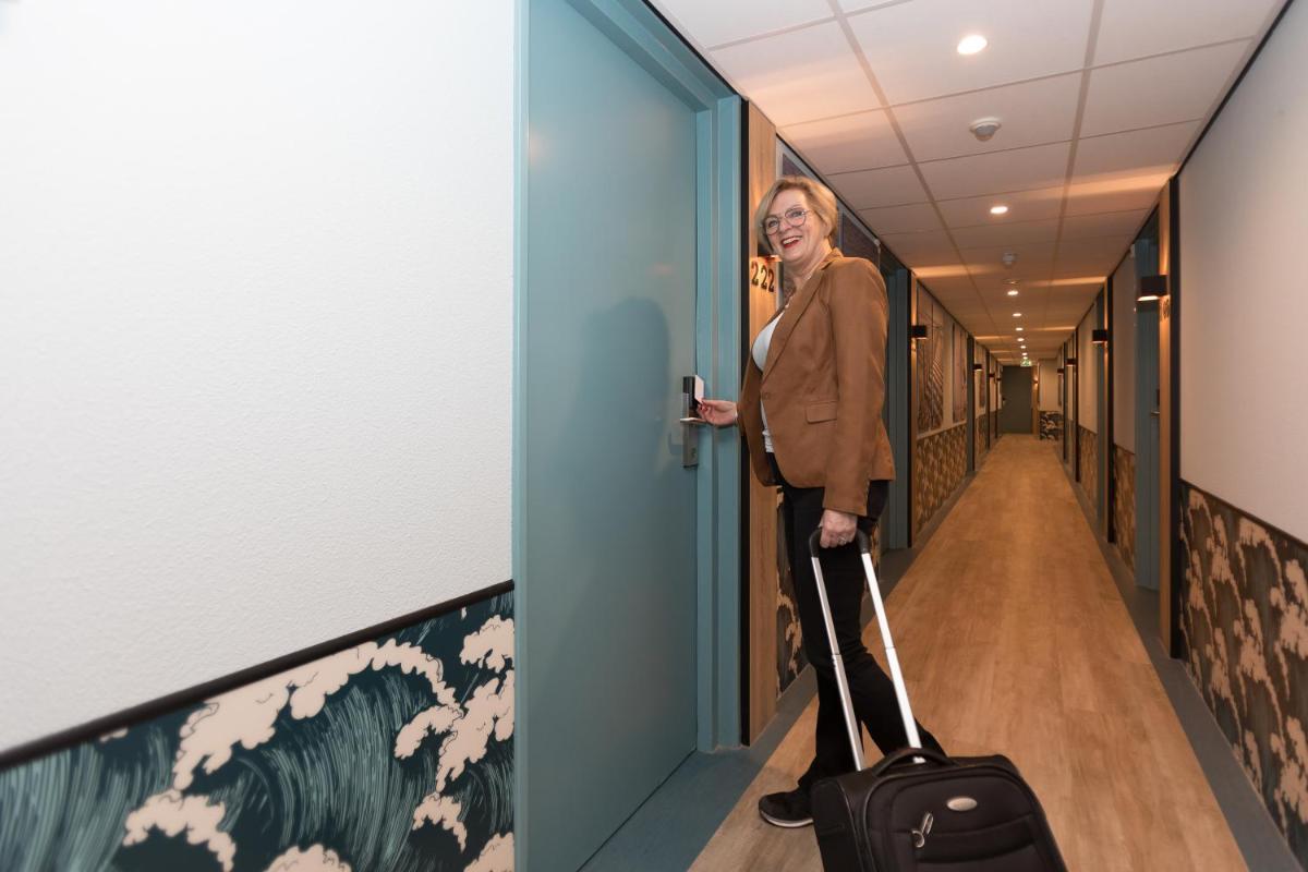 Beach Hotel I Kloeg Collection - Housity