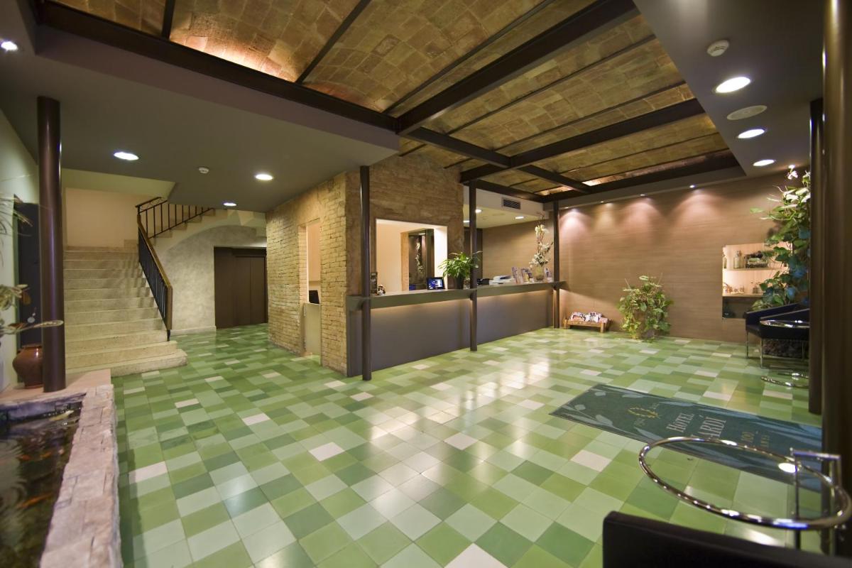 Hotel Jardí Apartaments - Housity