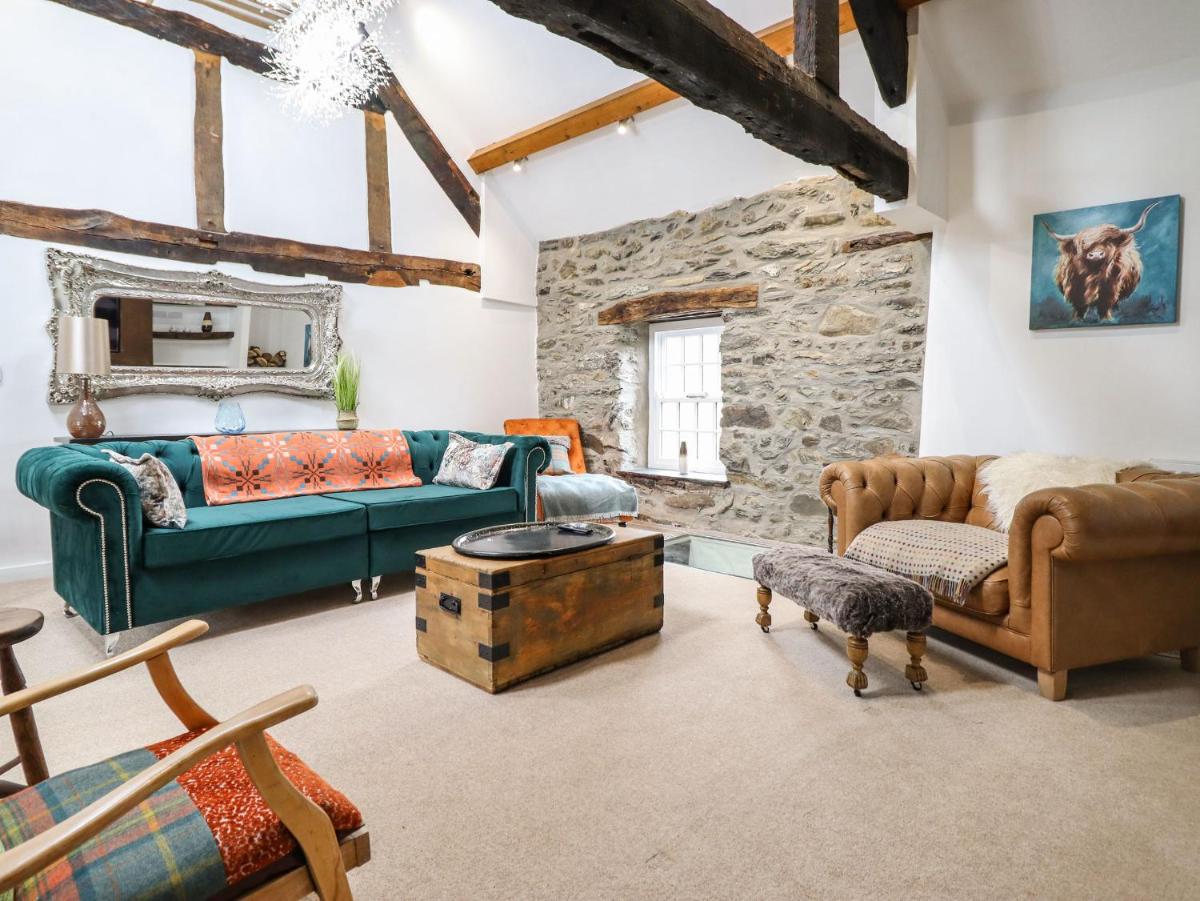 Plas Glan Yr Afon - Housity