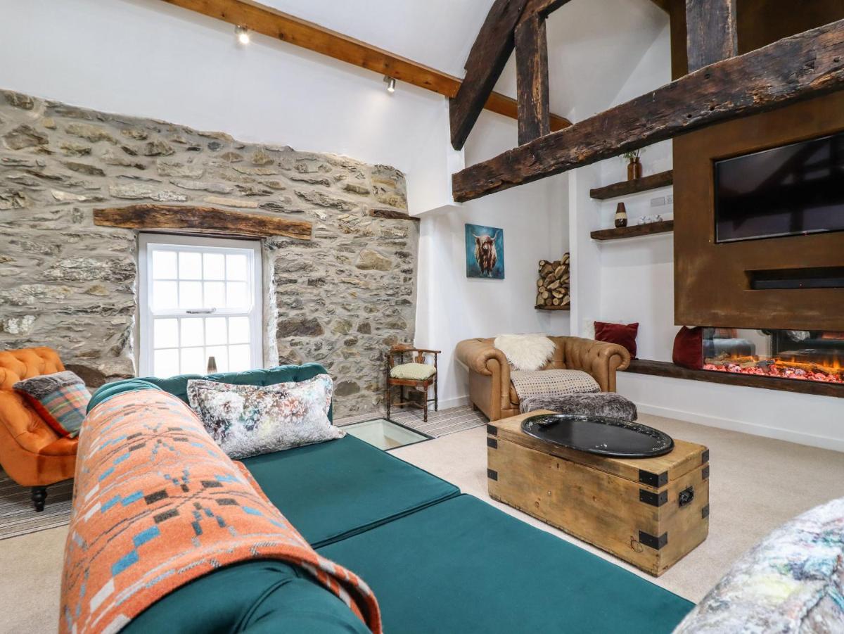 Plas Glan Yr Afon - Housity