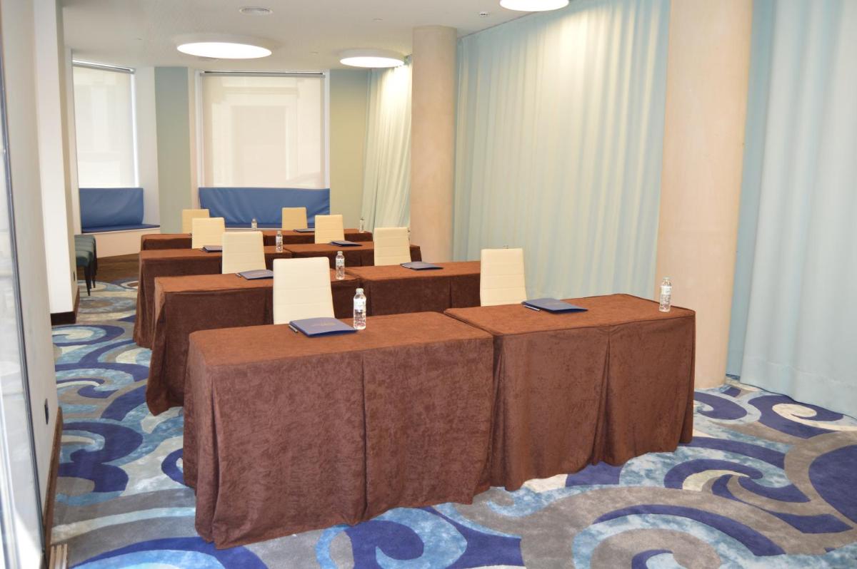 Zona business o sala de conferencias en Boutique Hotel Élke Spa Superior
