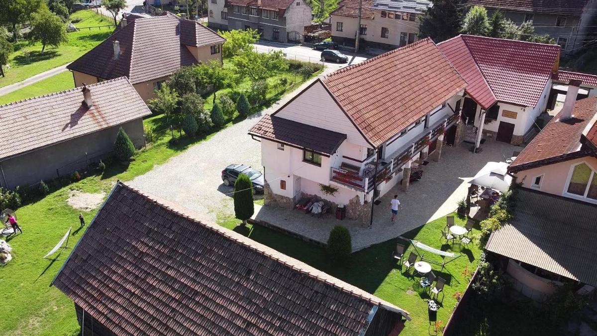 Guest House Piatra Craiului - Housity