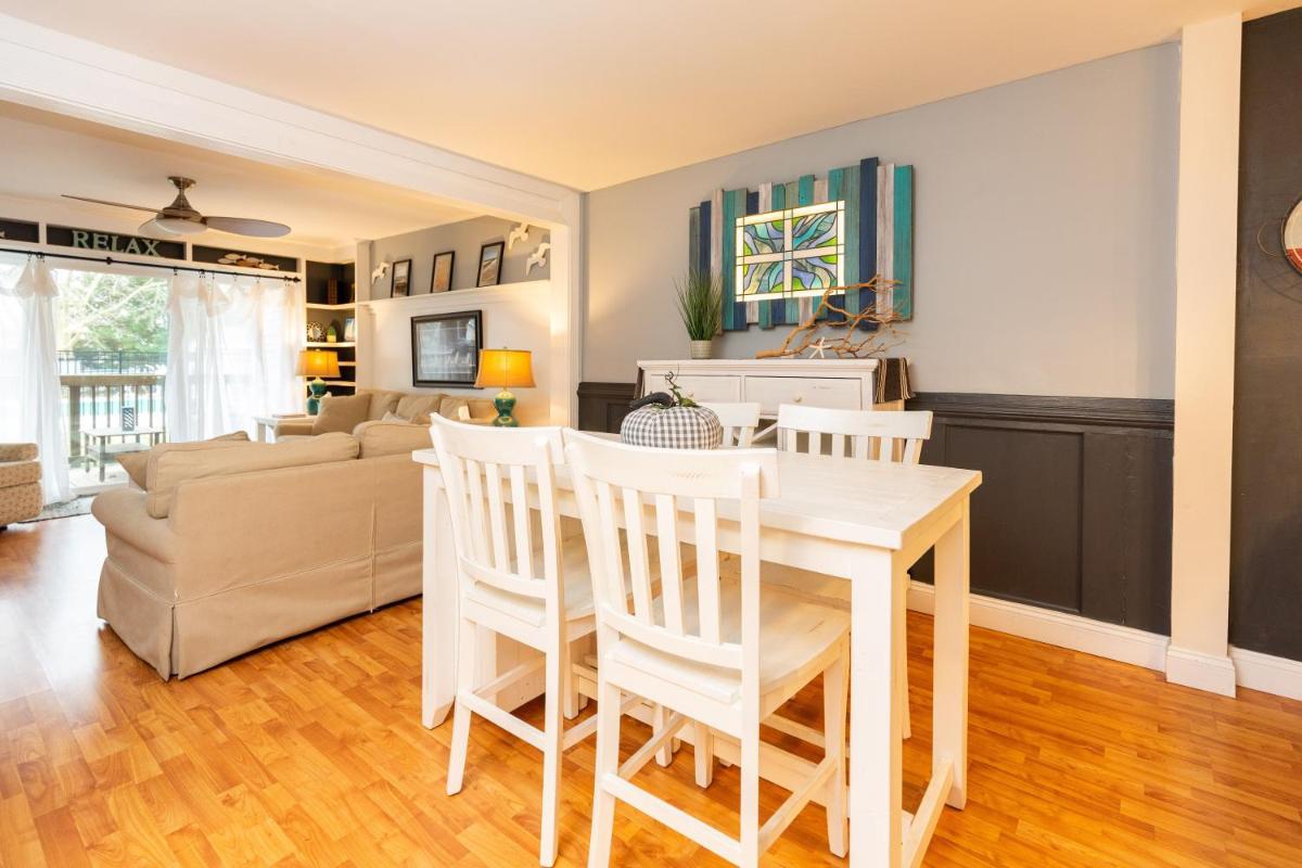 Ocean Glass Condominiums - Housity