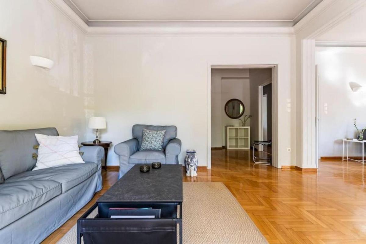 Suitetrails - Spacious renovated flat in the Athens Riviera