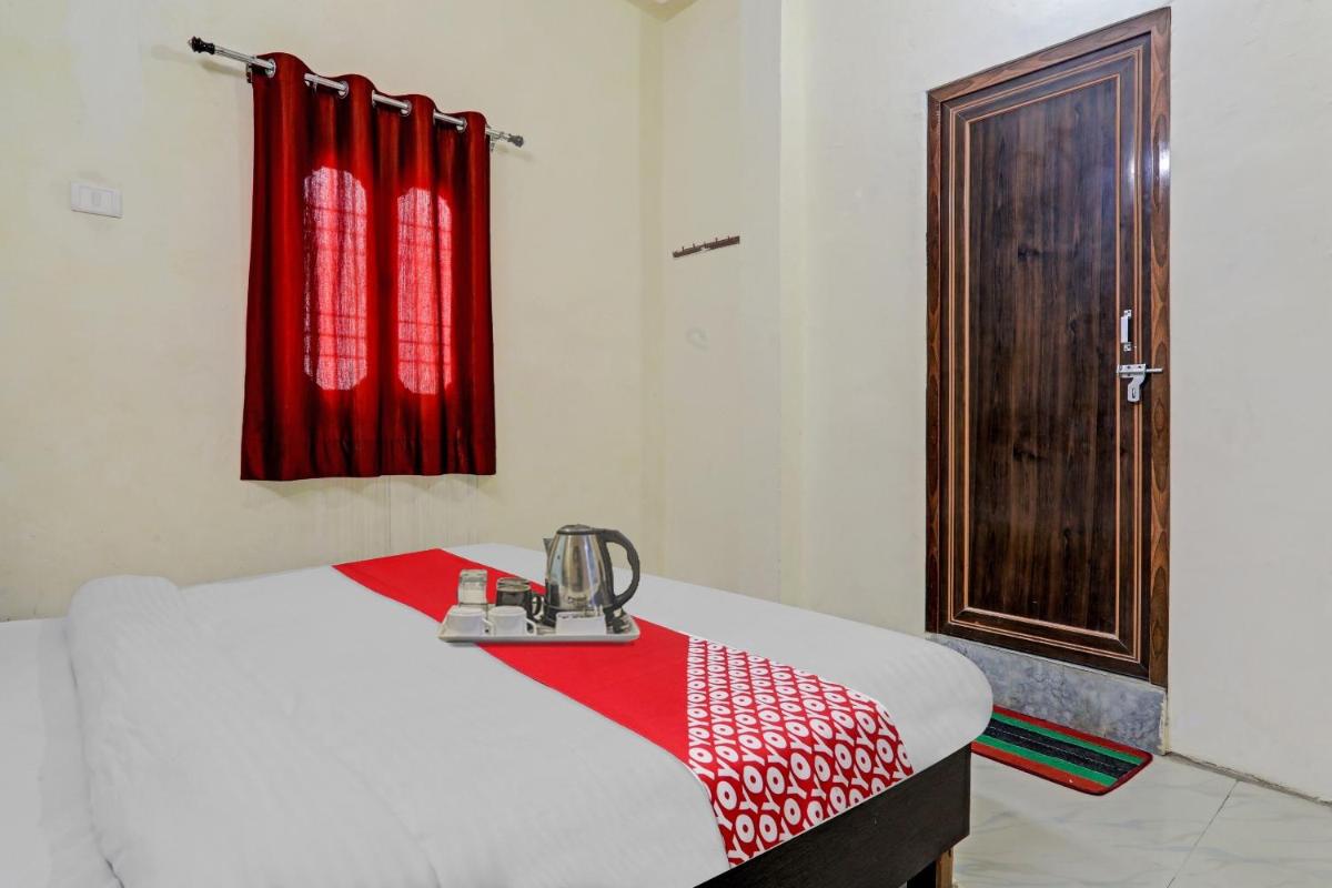 Flagship Rajvanshi Guest House Near Lulu Mall - Housity