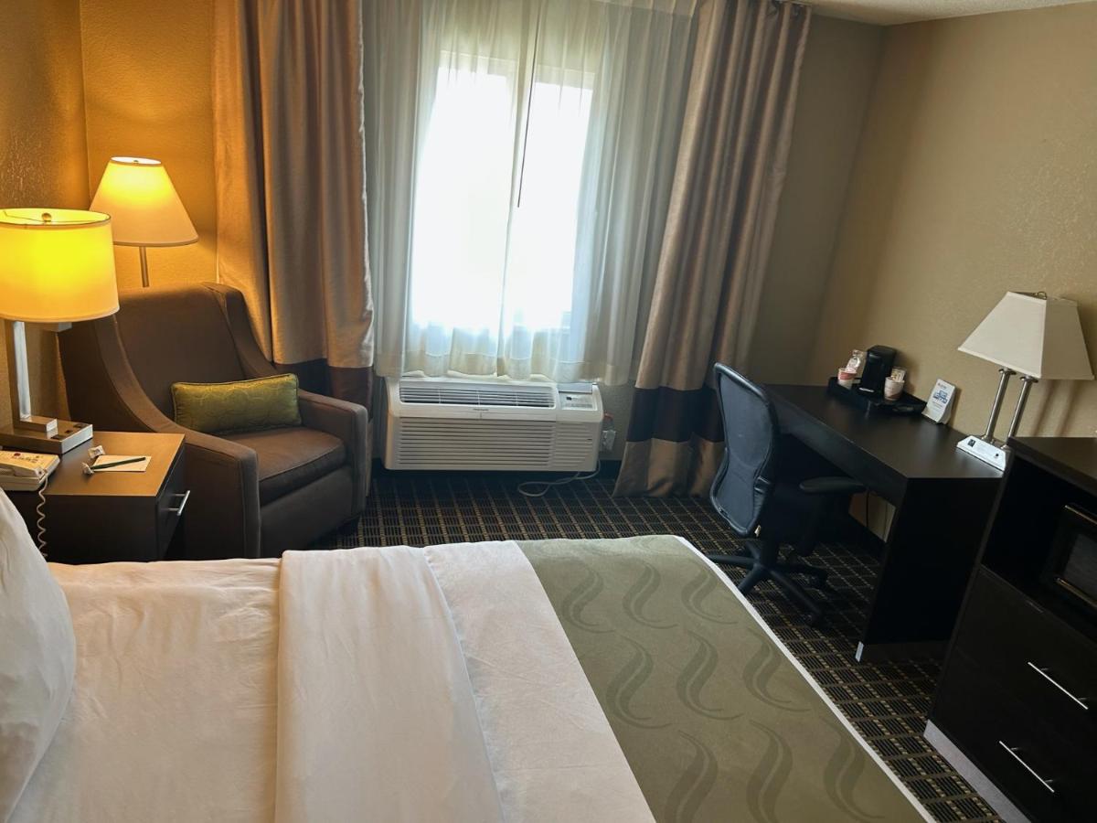 Quality Inn & Suites - Housity
