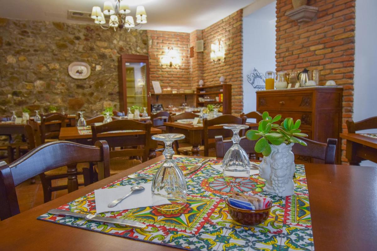 Hotel La Plumeria - Housity