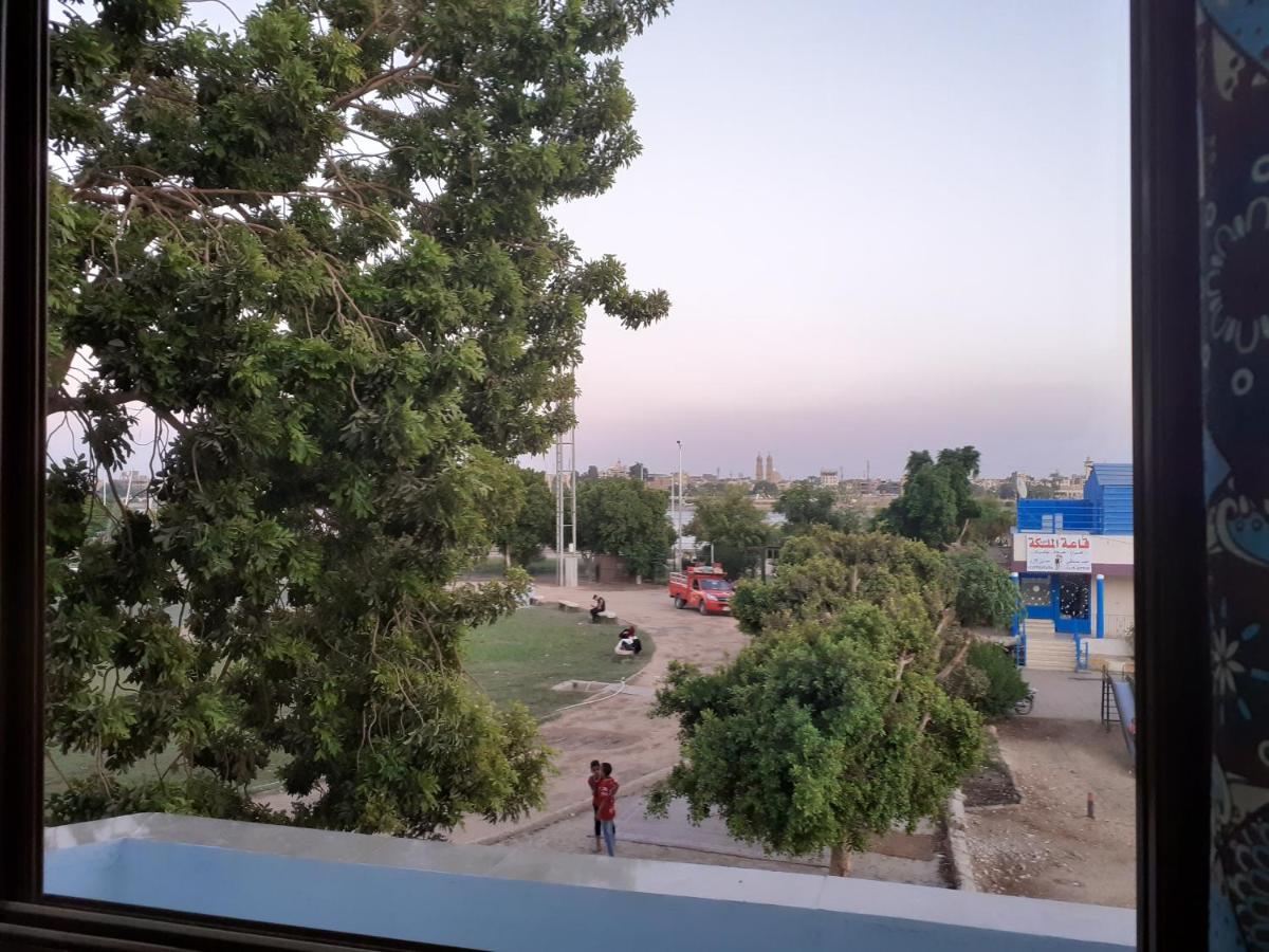 Nile Roof Hotel& Restaurant - Housity