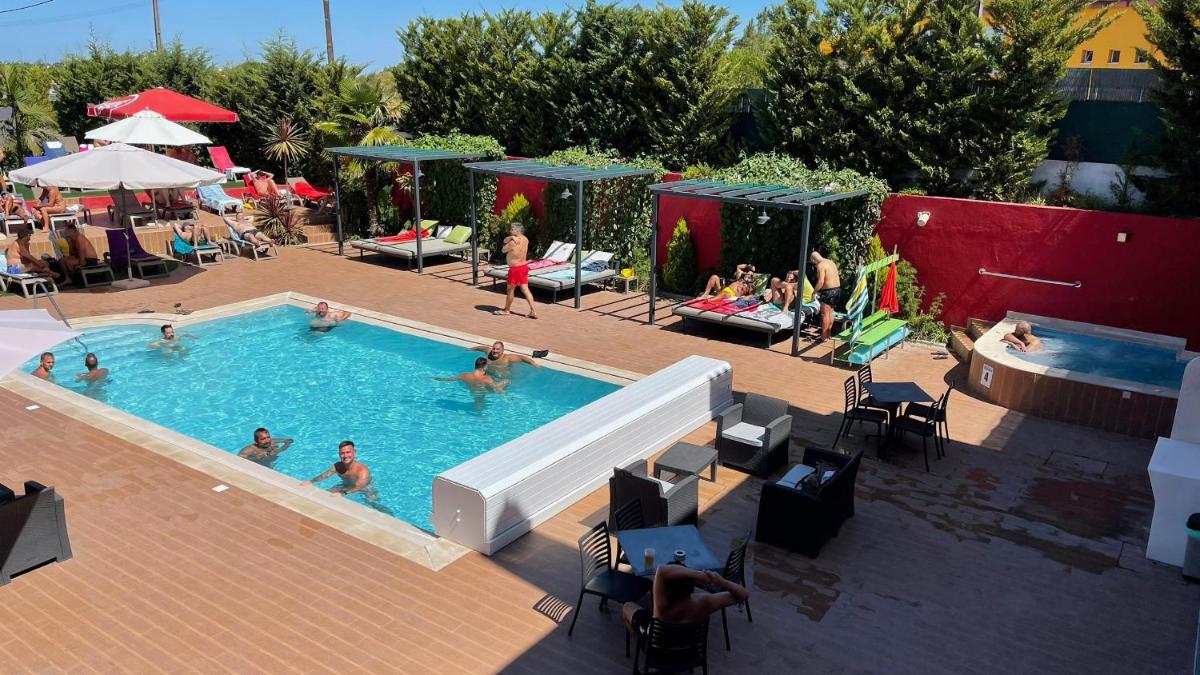 A piscina em ou perto de Villa 3 Caparica - Lisbon Gay Beach Resort