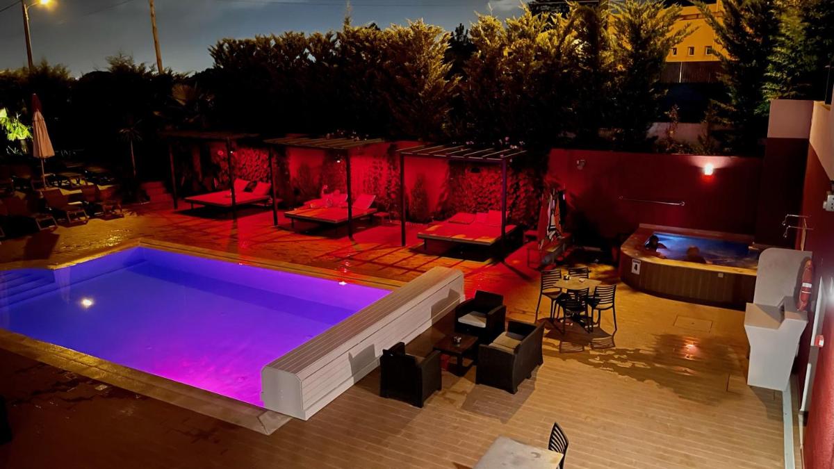 A piscina em ou perto de Villa 3 Caparica - Lisbon Gay Beach Resort
