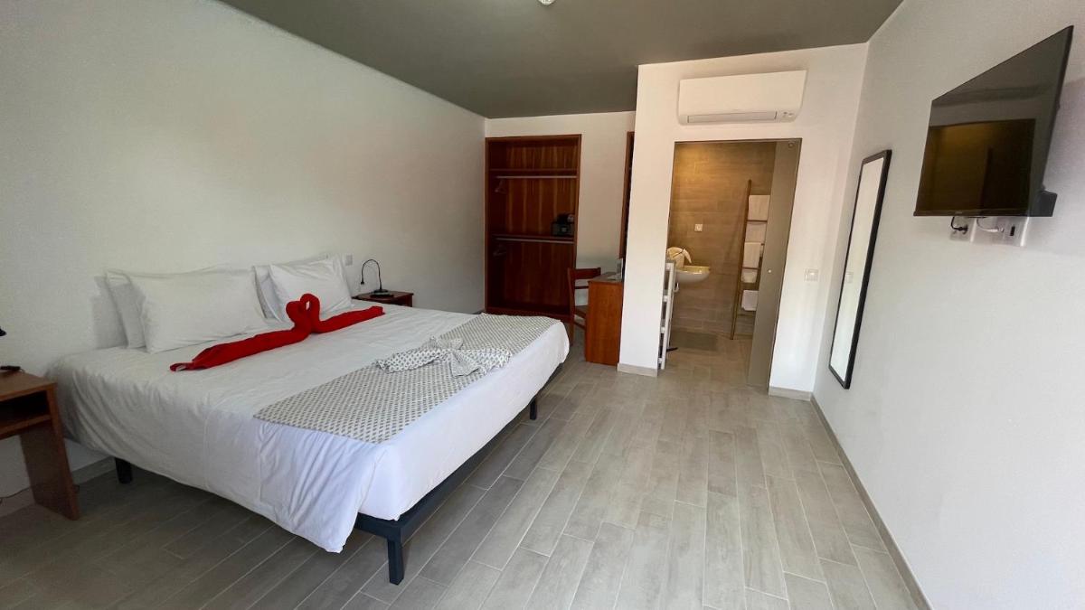 Uma cama ou camas num quarto em Villa 3 Caparica - Lisbon Gay Beach Resort