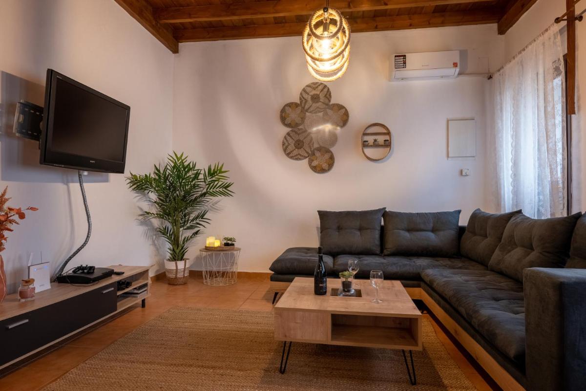 Walnut tree Villa Ano Archanes-10km from Heraklion - Housity