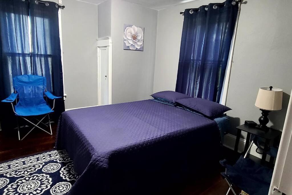 Comfortable 3 bedroom home with private parking! - Housity