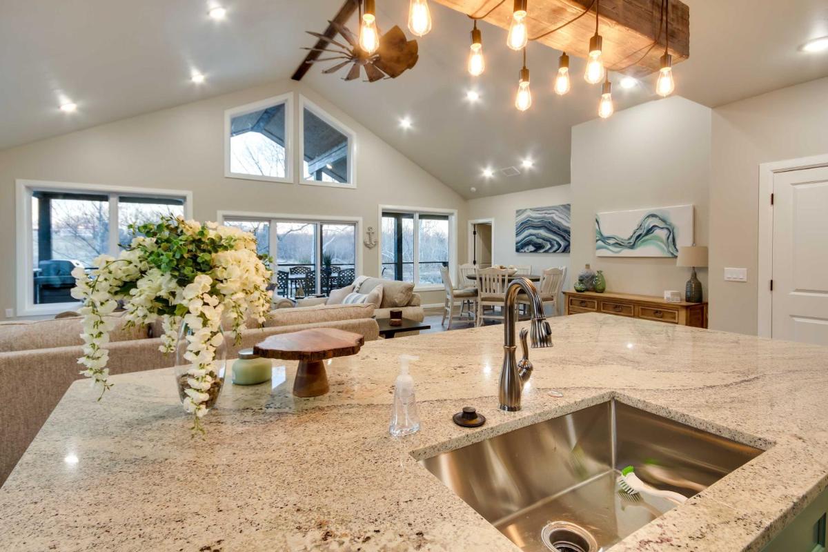 Waterfront Grand Lake Family House with Game Room! - Housity