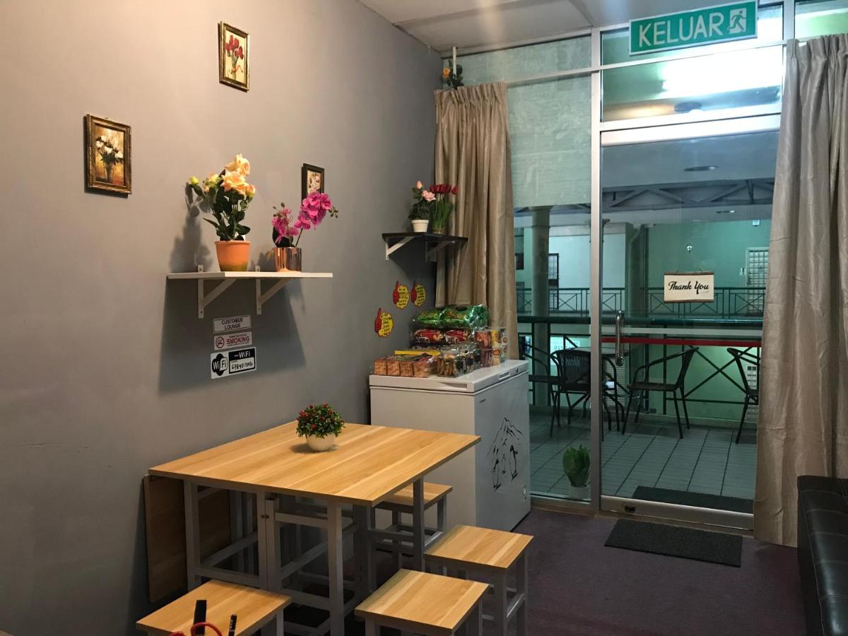 Nusantara Mattwaddien Hostel - Housity