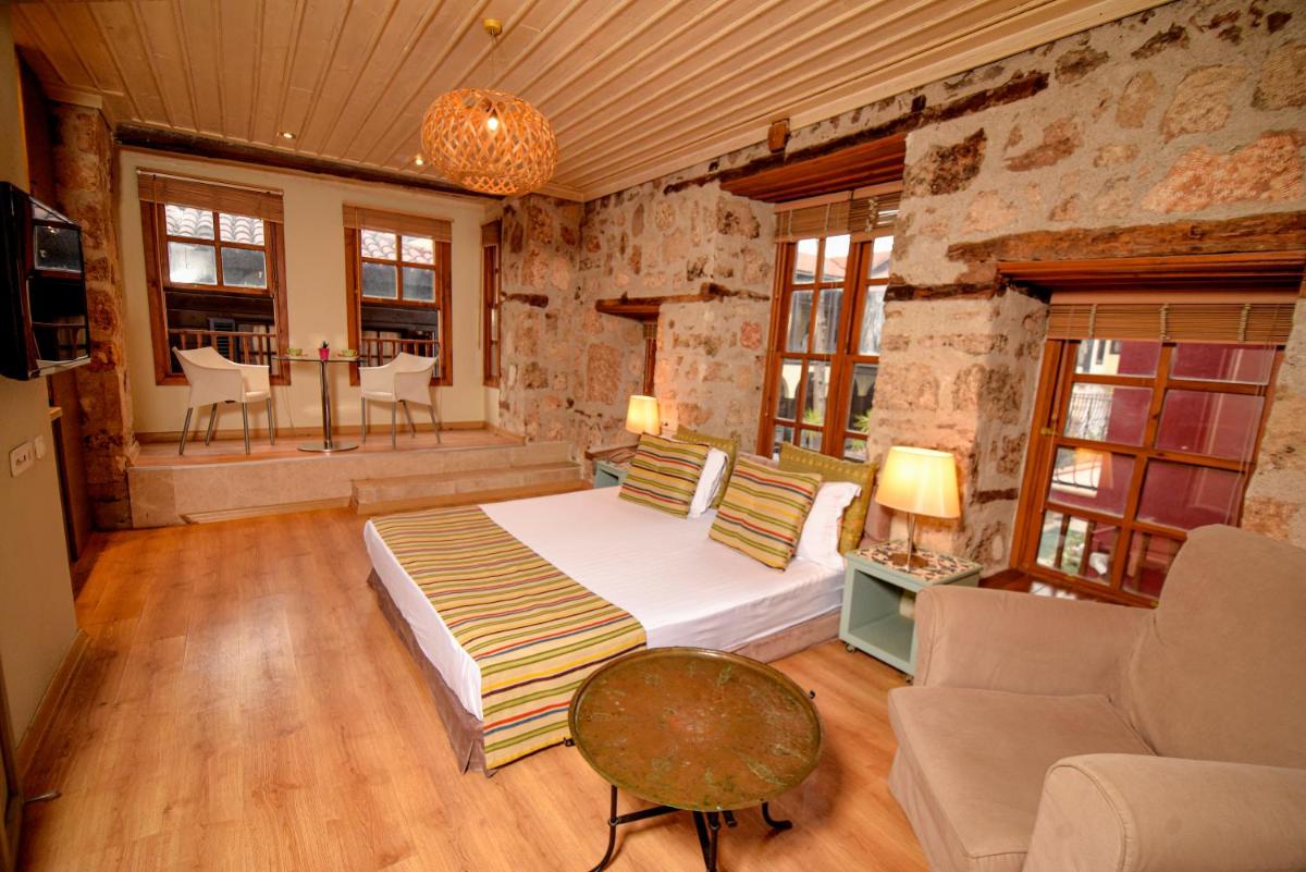 Alp Pasa Gazetta - Special Class - Housity