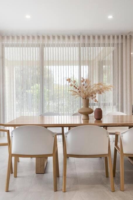 Modern Minimalistic Home 3BR - Housity