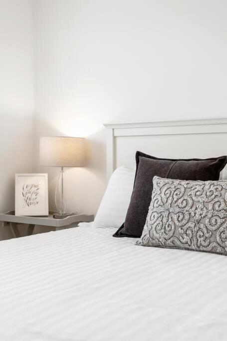 Modern Minimalistic Home 3BR - Housity