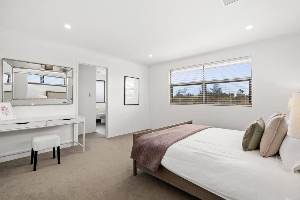 Modern Minimalistic Home 3BR - Housity