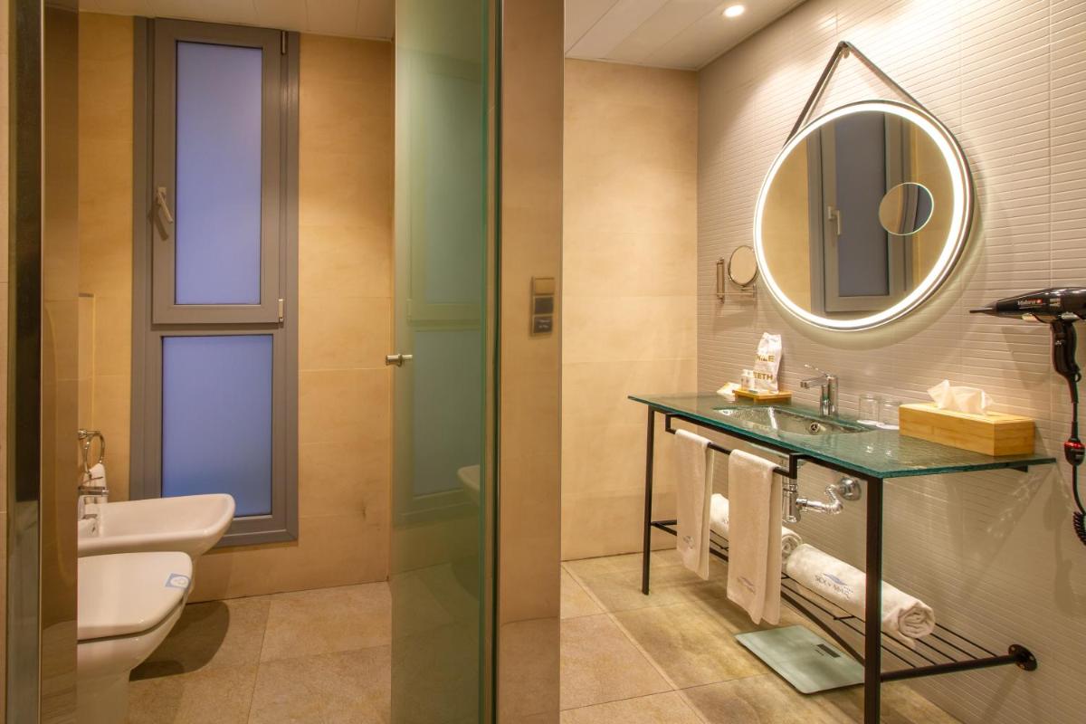 Un baño de SOLYMAR Gran Hotel