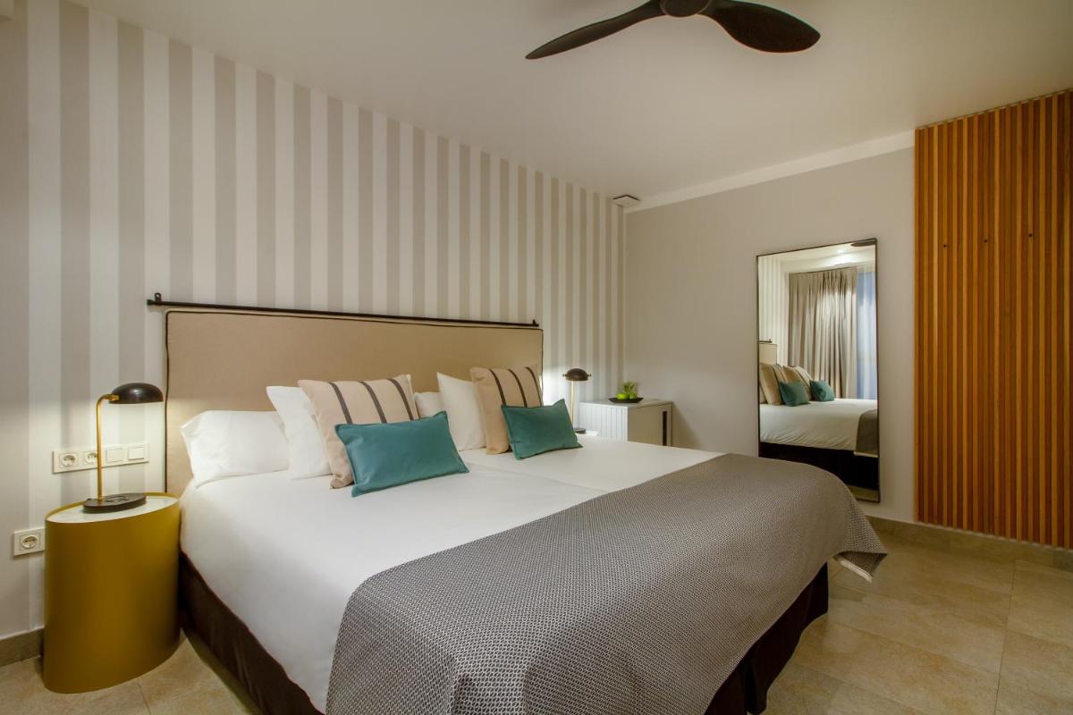 Cama o camas de una habitación en SOLYMAR Gran Hotel