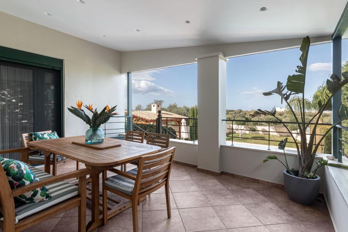 Antonia Blue Villa - Housity