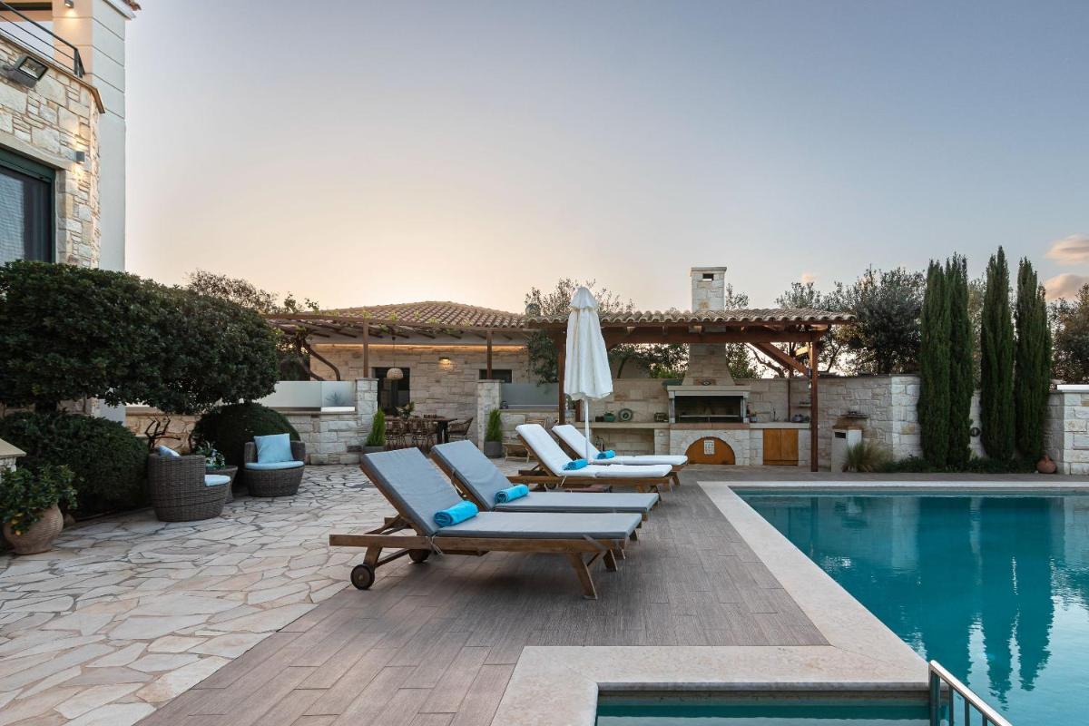 Antonia Blue Villa - Housity