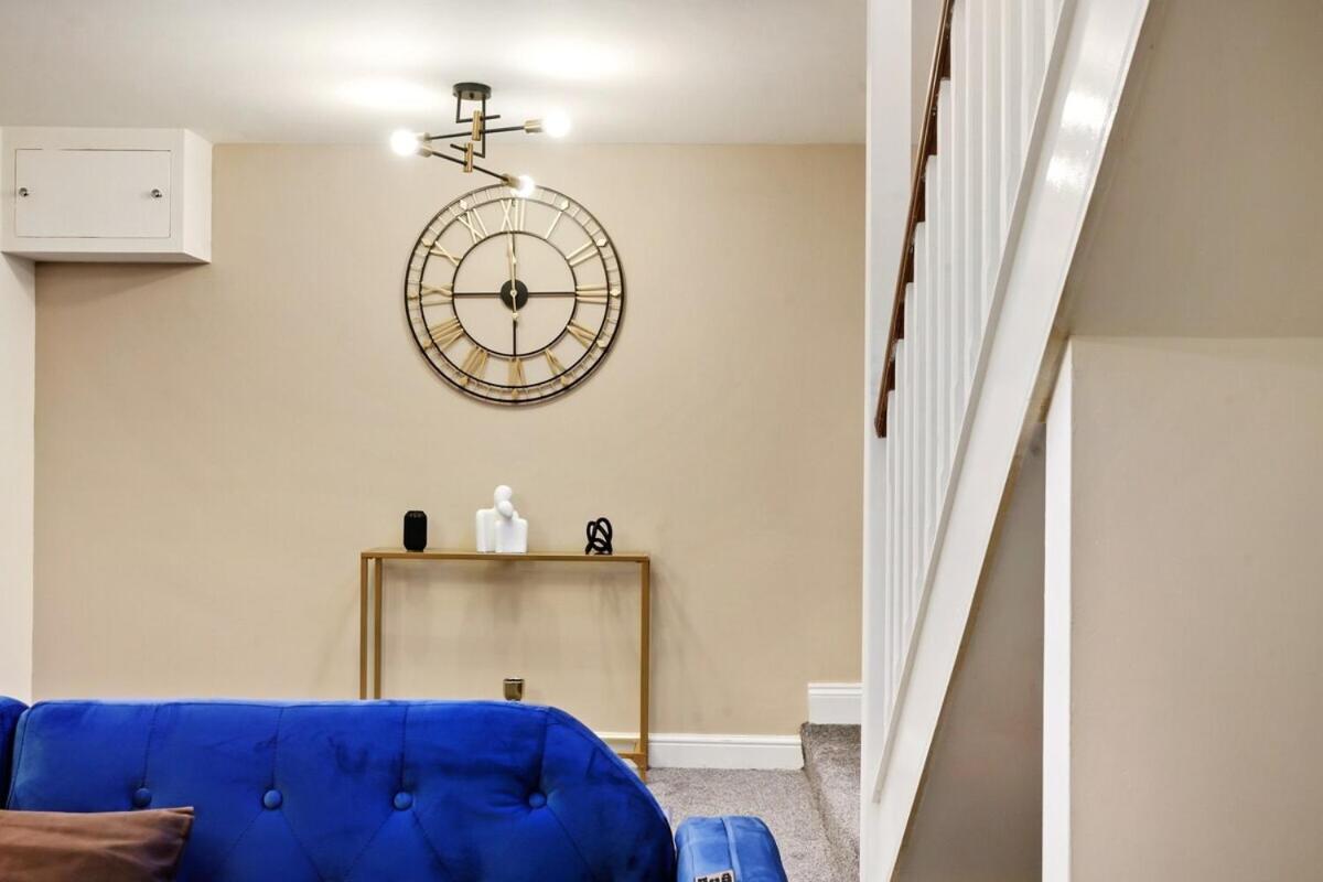 Stylish 2BR Luxury Retreat with 65