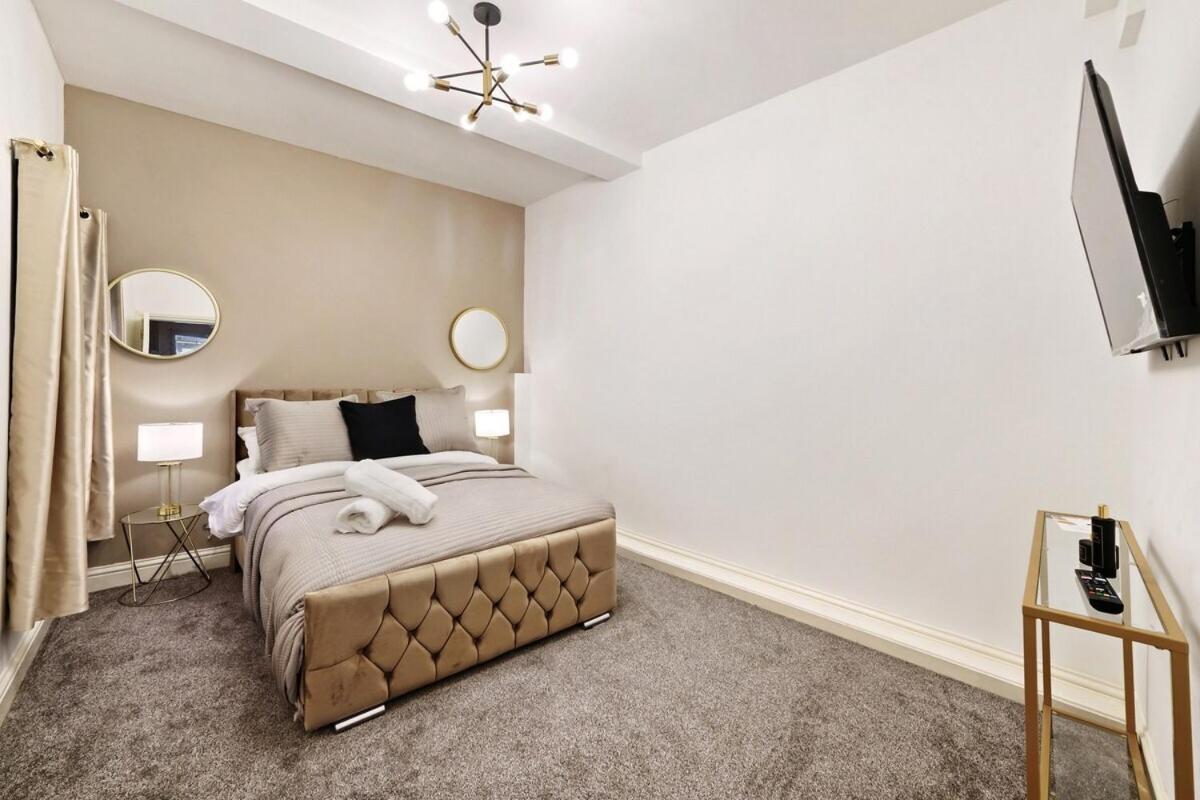 Stylish 2BR Luxury Retreat with 65