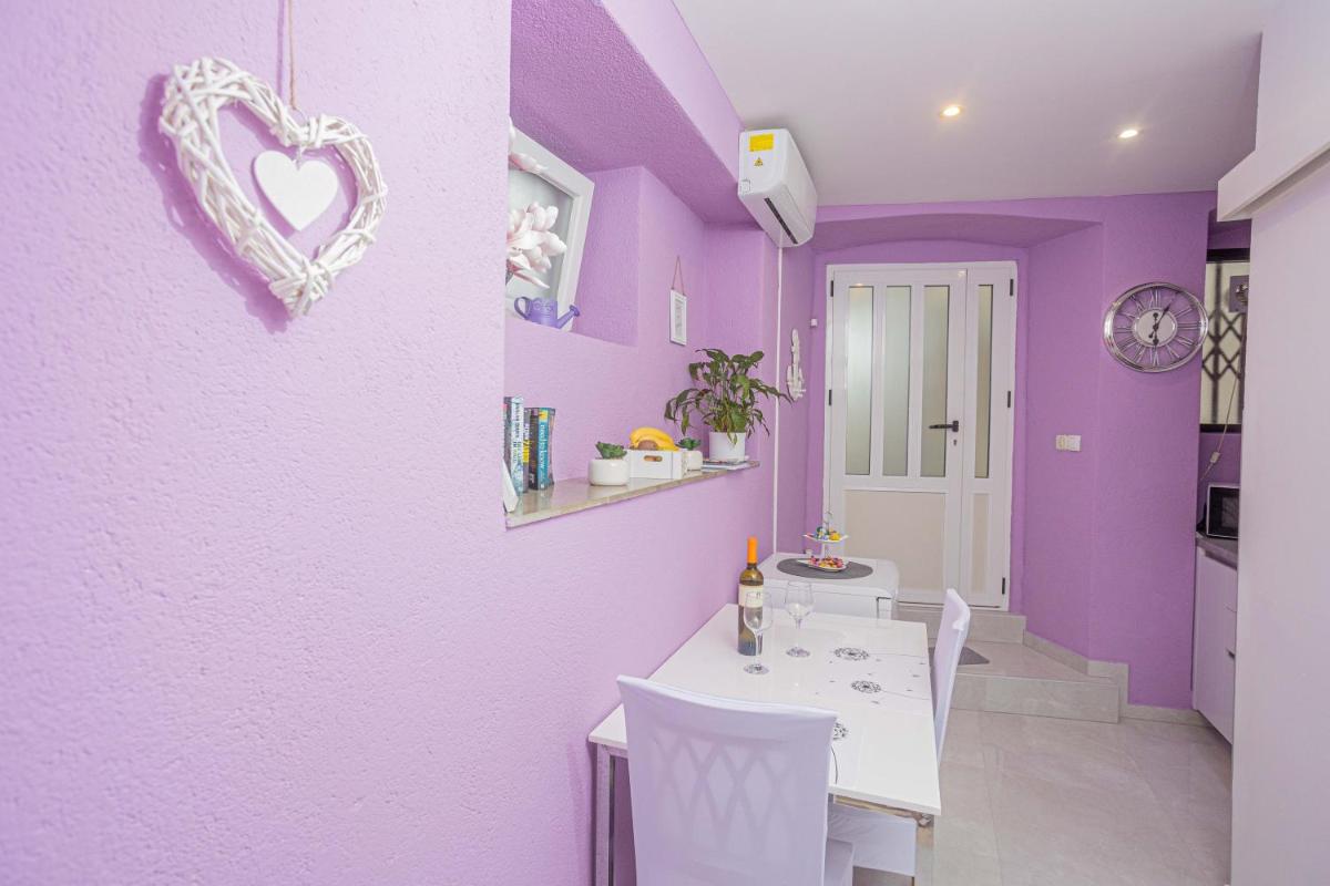 Suitetrails - Apt at premium location in Split 1 min to sea