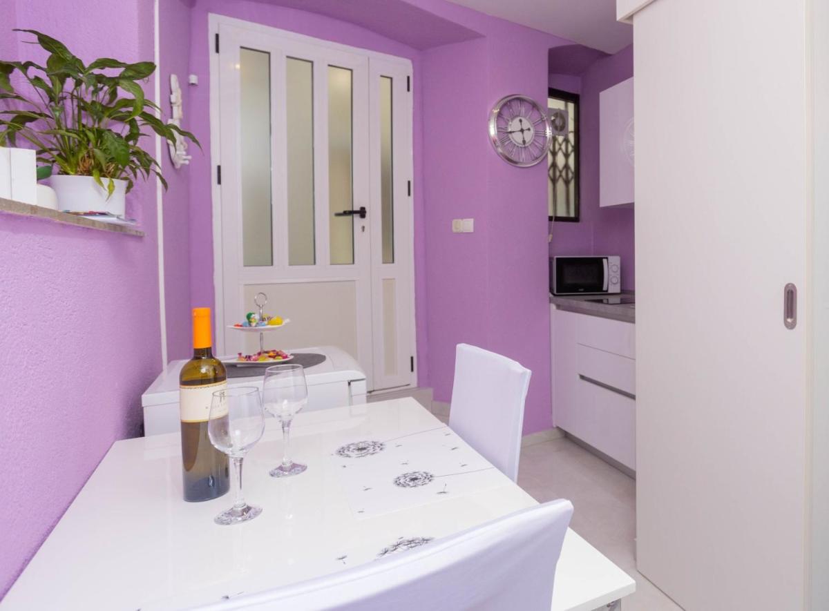 Suitetrails - Apt at premium location in Split 1 min to sea