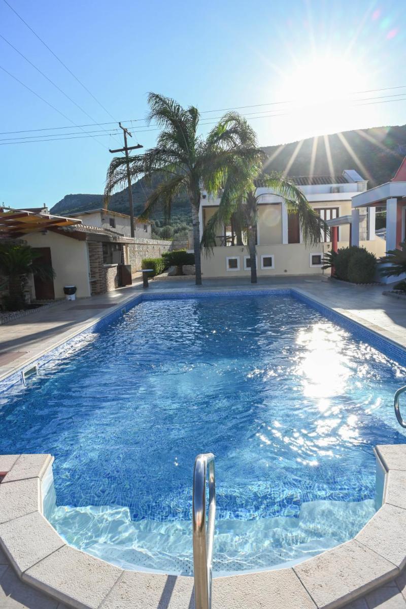 ΑΡΙΩΝ Village & Suites - Housity
