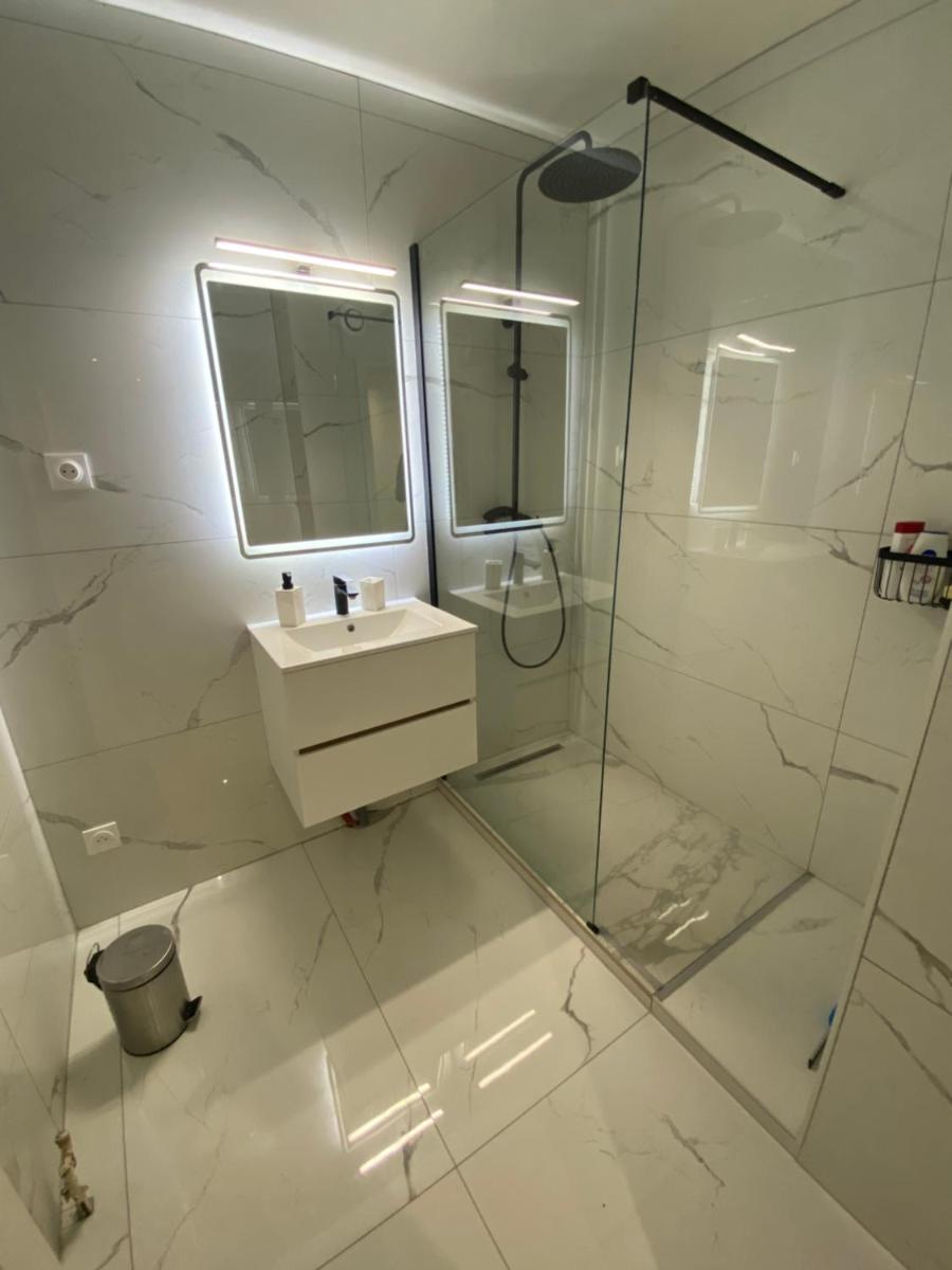 Appartement avec belle vue et place de parking - Housity