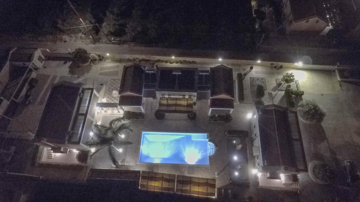 ΑΡΙΩΝ Village & Suites - Housity