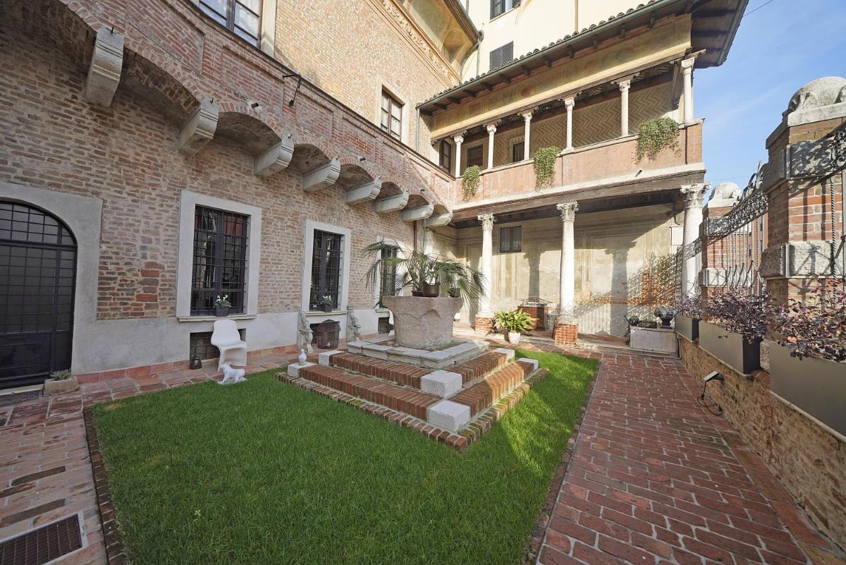 Foresteria Palazzo Guazzoni Zaccaria - Housity