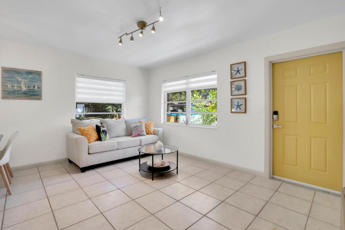 LoKal Rental Tropical Florida destination - Housity