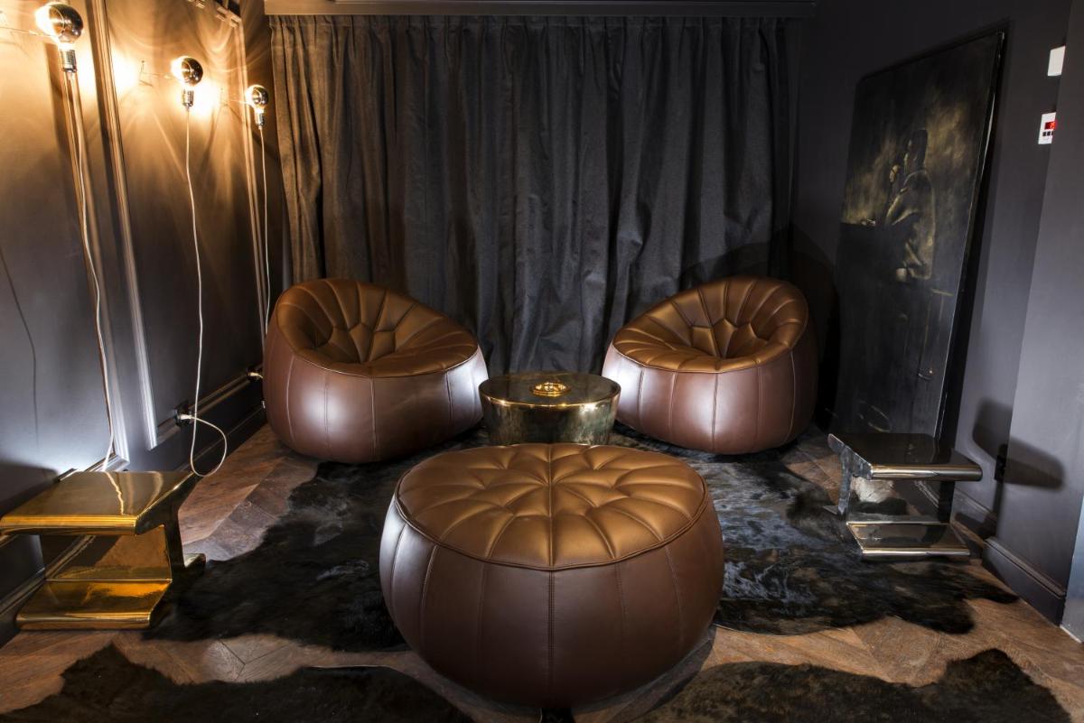 Coin salon dans l'établissement Vertigo Hotel, By Marriott, a Member of Design Hotels